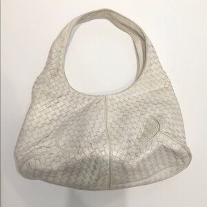 Elegant BOTTEGA VENETA White Woven Leather Hobo Bag Preowned